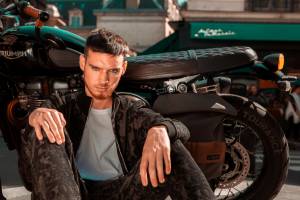 Davy AHOUA - STUDIO VISUALIZER